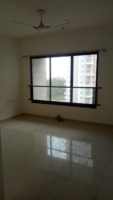 Room in 3 BHK Apartment at Mahindra Lifespaces Antheia, Pimpri – for Rent