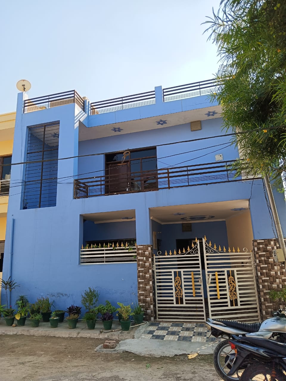 3 BHK + Servant Room,Study Room,Extra Room Independent House For Sale in Guru Nanak Colony 