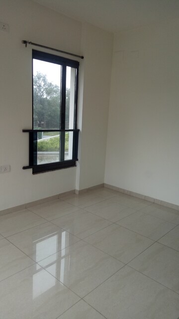 Room in 2 BHK Apartment at Mahindra Lifespaces Antheia, Pimpri – for Rent