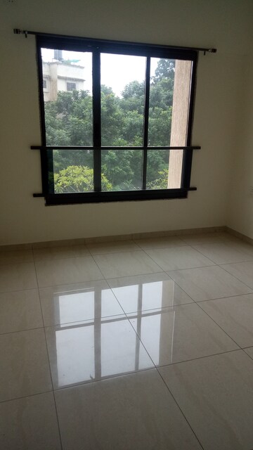 Room in 2 BHK Apartment at Mahindra Lifespaces Antheia, Pimpri – for Rent