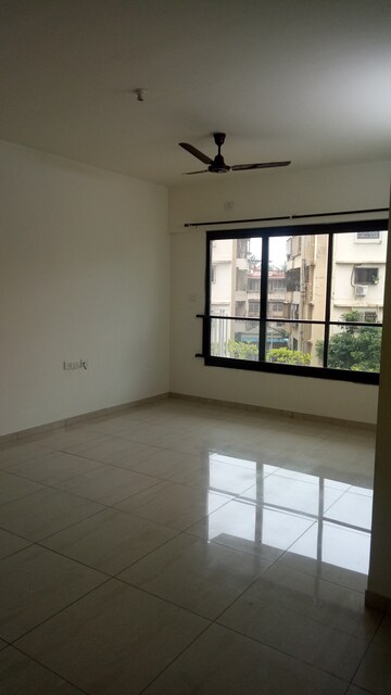 Room in 2 BHK Apartment at Mahindra Lifespaces Antheia, Pimpri – for Rent