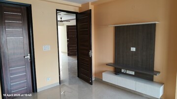 Room in 4 BHK Builder Floor at Gail CGHS, Sector 56 – for Rent