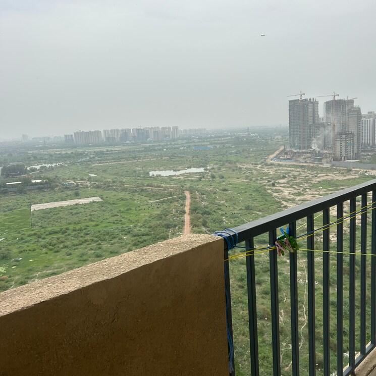 Balcony, paras-tierea Studio 495 Sq.Ft. Apartment In Sector 137 Noida 8779406