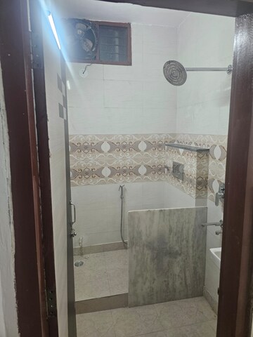 Bathroom in 2.5 BHK Builder Floor at Subhash Nagar – for Rent