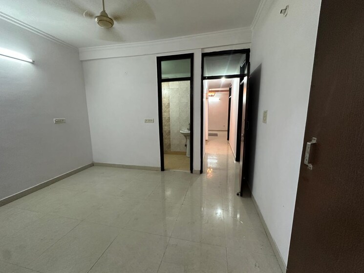 Room, kishangarh 3 Bedroom 950 Sq.Ft. Apartment In Kishangarh Delhi 8779440