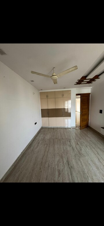 Room in 3 BHK Builder Floor at BPTP Park Central, Sector 85 – for Rent