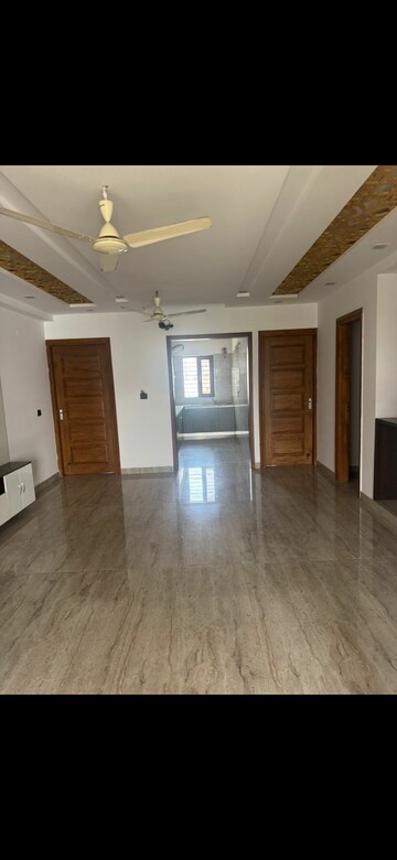 Building Lobby in 3 BHK Builder Floor at BPTP Park Central, Sector 85 – for Rent