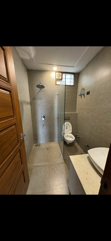 Building Lobby in 3 BHK Builder Floor at BPTP Park Central, Sector 85 – for Rent