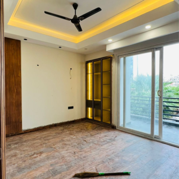 Room in 4 BHK Builder Floor at Versalia WoodWinds, Sector 67a – for Sale