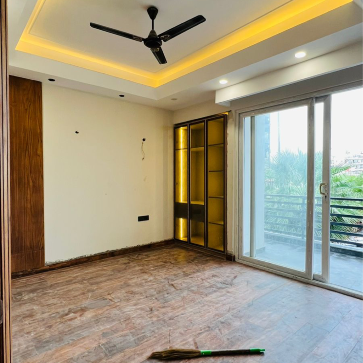 Room, versalia-woodwinds 4 Bedroom 270 Sq.Yd. Builder Floor In Sector 67a Gurgaon 8779485