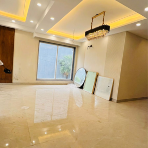 Room in 4 BHK Builder Floor at Versalia WoodWinds, Sector 67a – for Sale