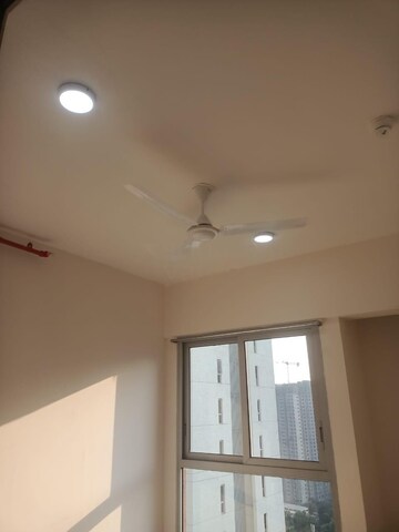 Room in 3 BHK Apartment at Piramal Vaikunth, Balkum Pada – for Rent