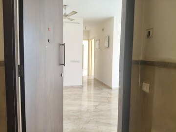 Room in 2.5 BHK Apartment at Hiranandani Obelia The Walk, Ghodbunder Road – for Rent