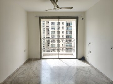 Room in 2.5 BHK Apartment at Hiranandani Obelia The Walk, Ghodbunder Road – for Rent