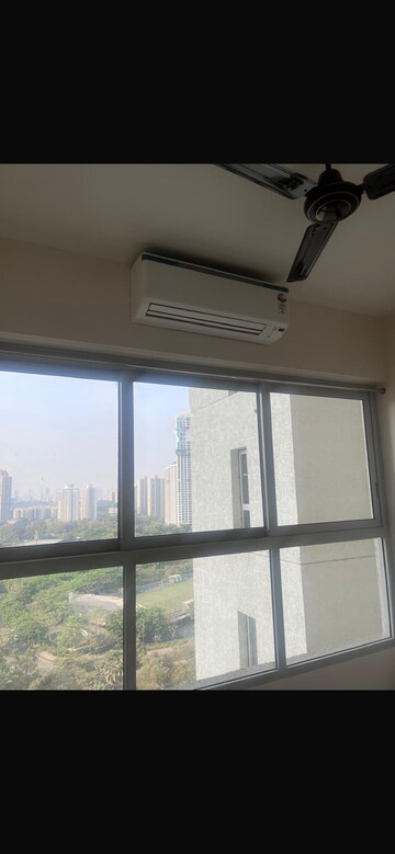 Room in 2 BHK Apartment at Piramal Vaikunth, Balkum Pada – for Rent