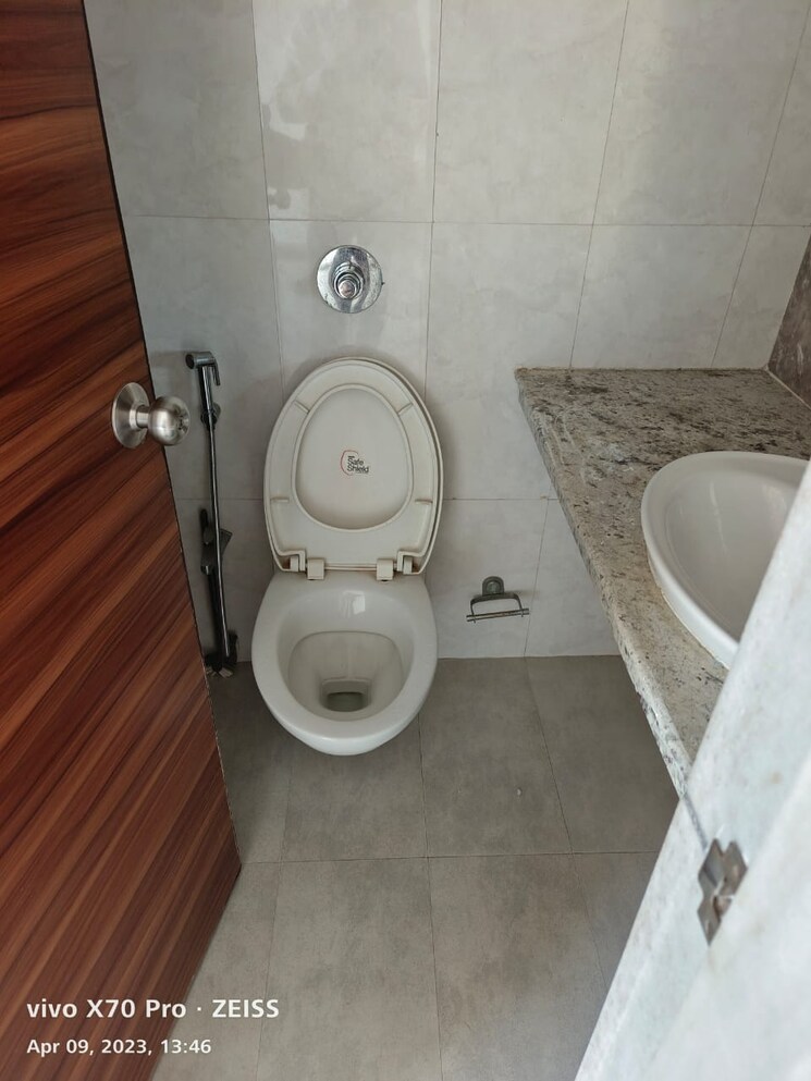 Bathroom, nahar-amrit-shakti-water-lily-and-white-lily 2 Bedroom 690 Sq.Ft. Apartment In Chandivali Mumbai 8779521