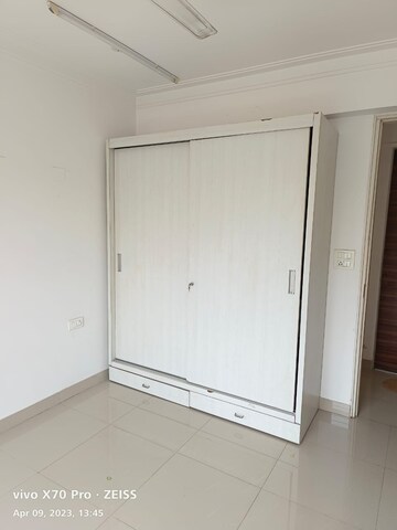 Room in 2 BHK Apartment at Nahar Amrit Shakti Water Lily And White Lily, Chandivali – for Rent