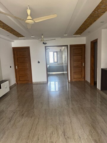 Living Room in 3 BHK Builder Floor at Sector 85 – for Rent
