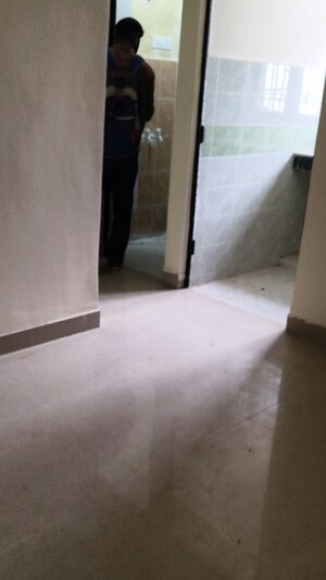 Room in 1 BHK Apartment at Sector 10 Greater Noida – for Sale