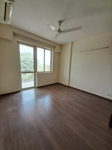 Room in 2.5 BHK Apartment at M3M Woodshire, Sector 107 – for Rent