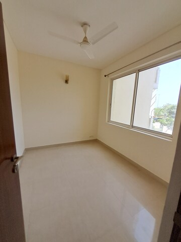 Room in 2.5 BHK Apartment at M3M Woodshire, Sector 107 – for Rent