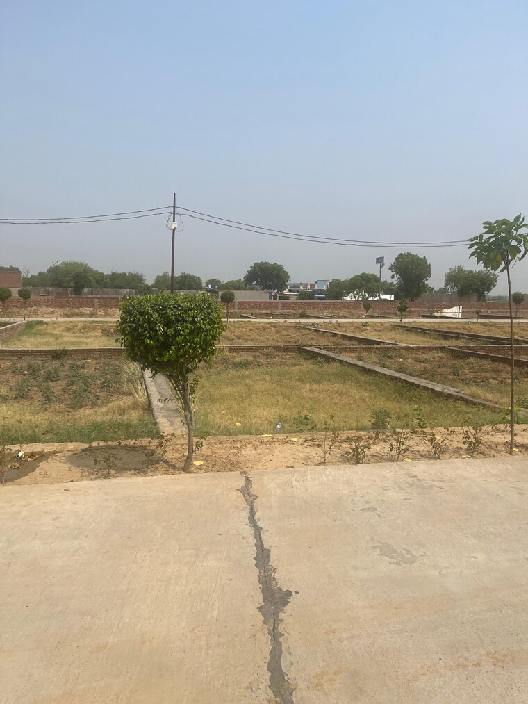 undefined, milak lachchhi  104 Sq.Yd. Plot In Milak Lachchhi Greater Noida 8779541
