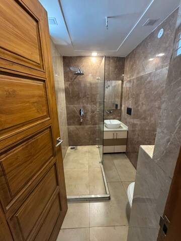 Bathroom in 3 BHK Apartment at BPTP Discovery Park, Sector 80 – for Sale