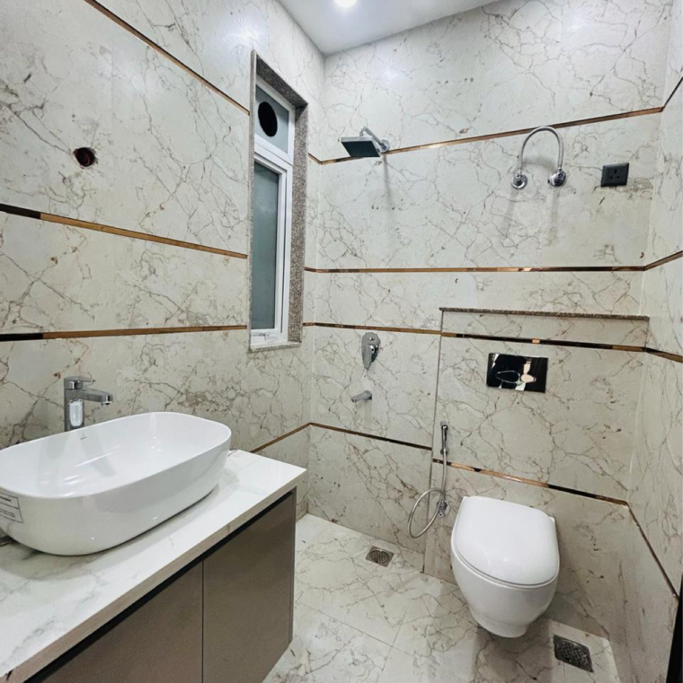 Bathroom, versalia-woodwinds 3 Bedroom 180 Sq.Yd. Builder Floor In Sector 67a Gurgaon 8779610