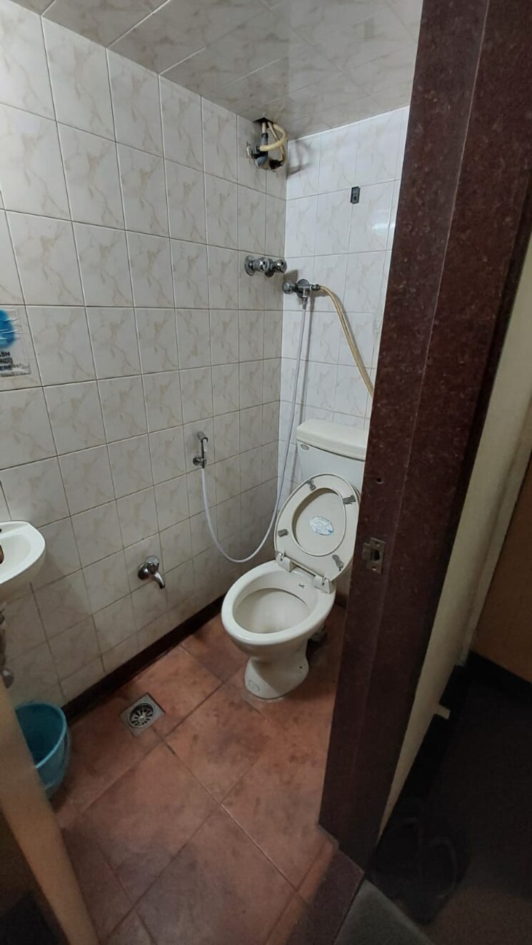 Bathroom, haware-infotech-park Commercial Office Space 750 Sq.Ft. In Vashi Sector 30a Navi Mumbai 8779614
