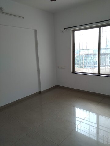 Room in 2 BHK Apartment at Paranjape Gloria Grace, Bavdhan – for Rent