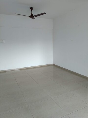 Room in 3 BHK Apartment at Paranjape Gloria Grace, Bavdhan – for Rent