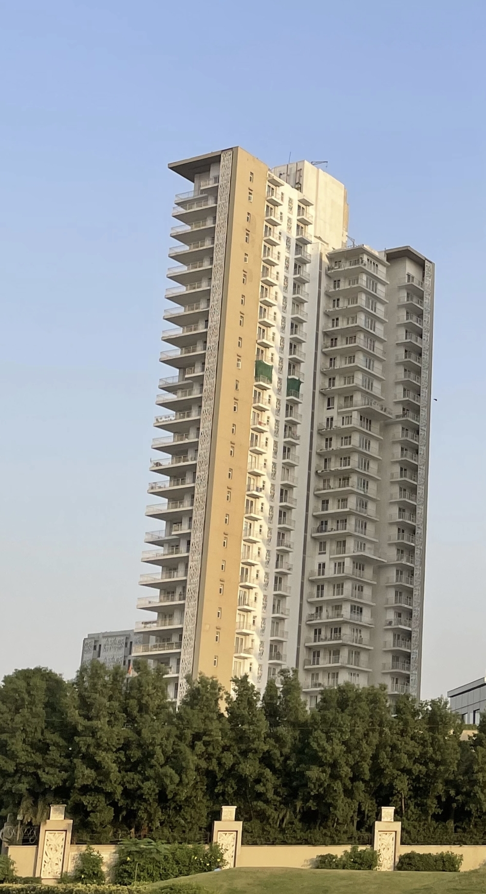 3 BHK + Servant Room Apartment For Rent in Puri Emerald Bay