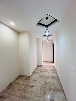 Room in 5 BHK Apartment at Suncity Essel Tower, Sector 28 – for Sale