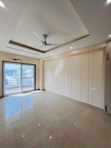 Room in 5 BHK Apartment at Suncity Essel Tower, Sector 28 – for Sale