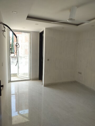 Room in 2 BHK Builder Floor at Sultanpur – for Rent
