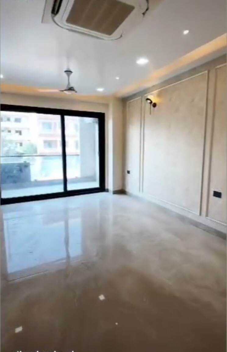 Room, sector 85 4 Bedroom 500 Sq.Yd. Builder Floor In Sector 85 Faridabad 8779706