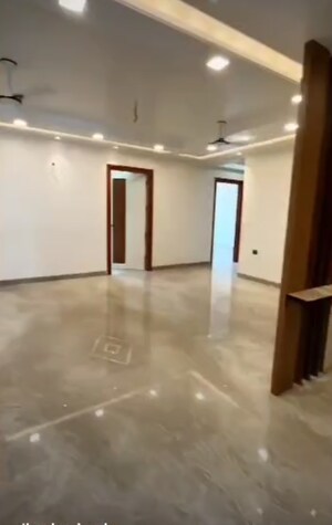 Room in 4 BHK Builder Floor at Sector 85 – for Sale