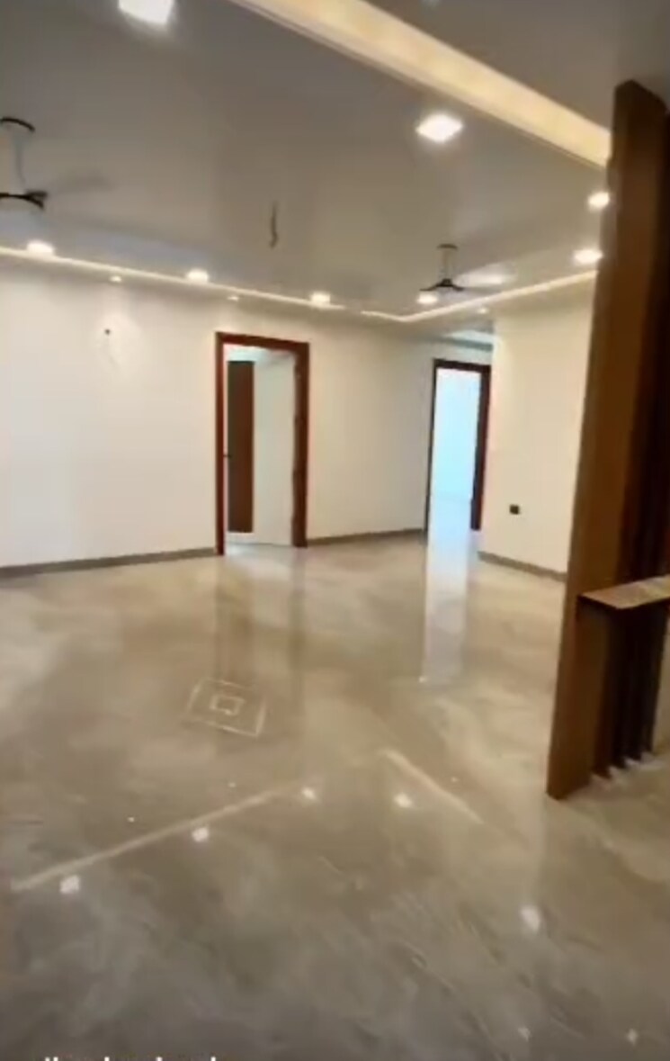 Room, sector 85 4 Bedroom 500 Sq.Yd. Builder Floor In Sector 85 Faridabad 8779706