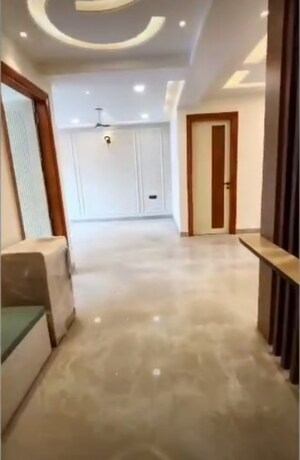 Room in 4 BHK Builder Floor at Sector 85 – for Sale