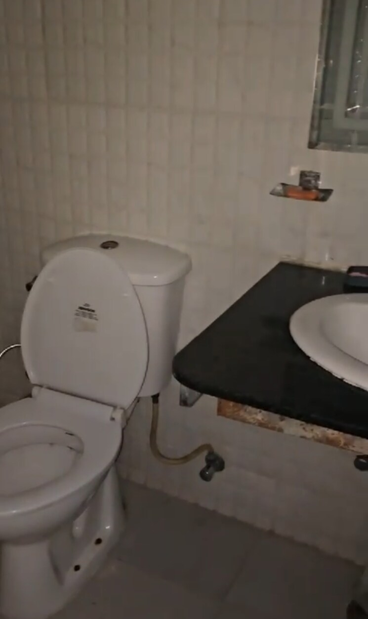 Bathroom, rps-savana 3 Bedroom 1975 Sq.Ft. Apartment In Sector 88 Faridabad 8779720