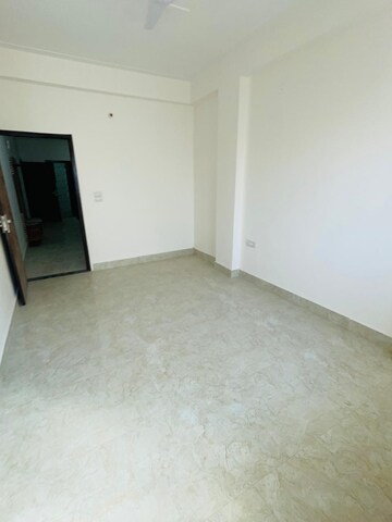 Room in 1.5 BHK Builder Floor at Sector 23a – for Rent