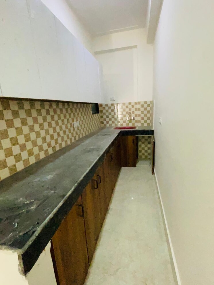 Kitchen, sector 23a 1.5 Bedroom 800 Sq.Ft. Builder Floor In Sector 23a Gurgaon 8779739