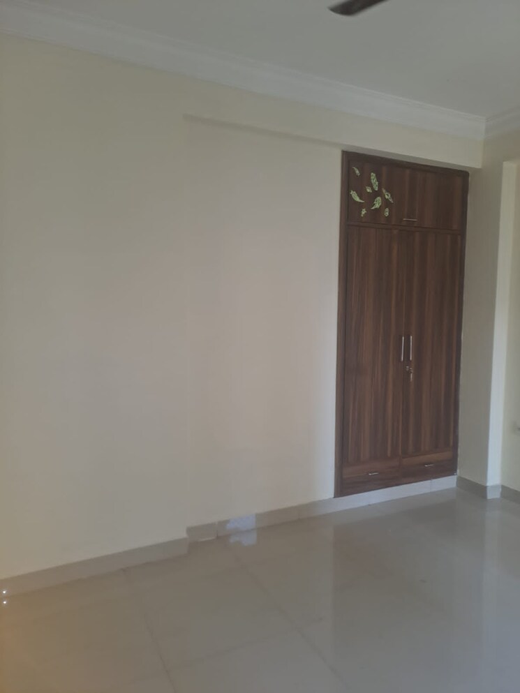 Room, kingswood-court 3 Bedroom 1785 Sq.Ft. Apartment In Sain Vihar Ghaziabad 8779685