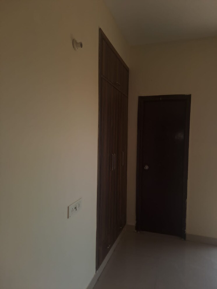 Room, kingswood-court 3 Bedroom 1785 Sq.Ft. Apartment In Sain Vihar Ghaziabad 8779685