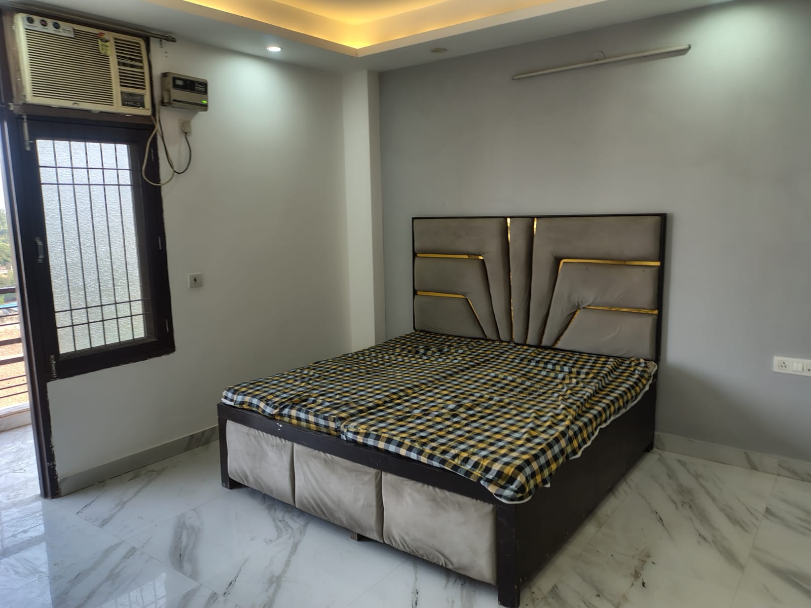 1 BHK + Extra Room Builder Floor For Rent in Saket