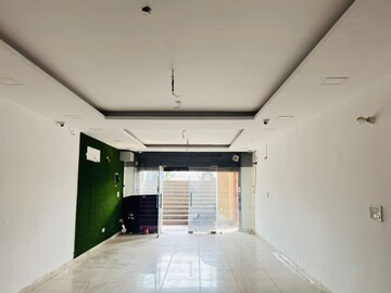 Kitchen in 4 BHK Apartment at DLF The Crest, Sector 54 – for Sale