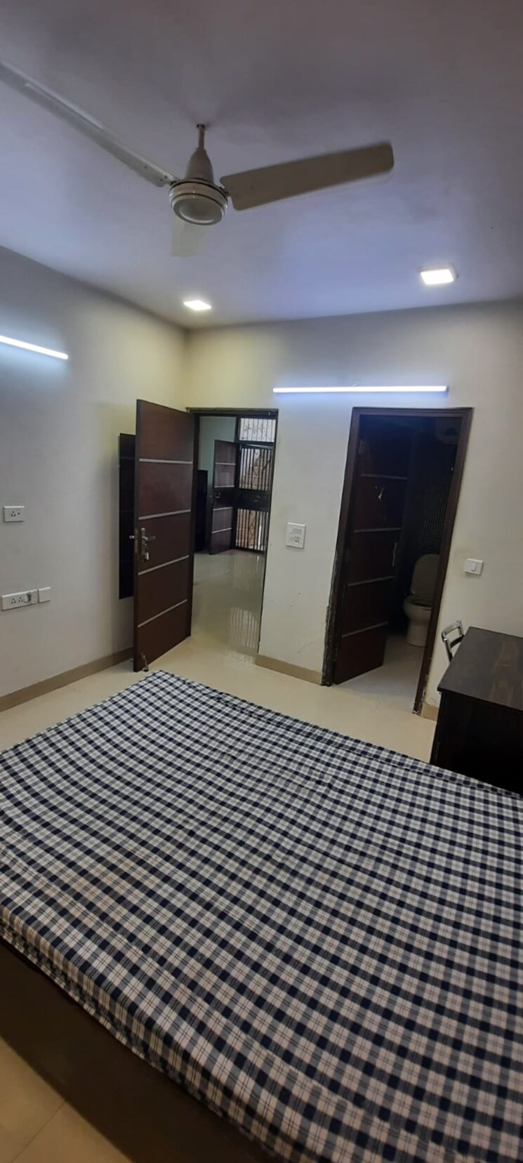 Master Bedroom, old rajinder nagar 3 Bedroom 950 Sq.Ft. Builder Floor In Old Rajinder Nagar Delhi 8779797