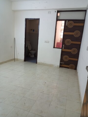 Room in 2.5 BHK Apartment at Signature The Millennia 2, Sector 37d – for Rent
