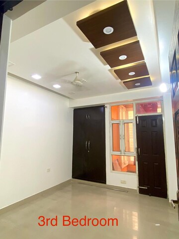 Room in 3 BHK Apartment at Supertech Cape Town, Sector 74 – for Rent