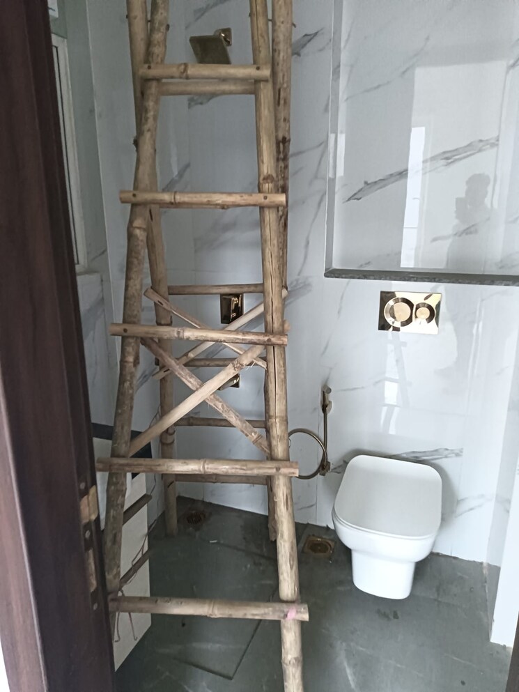 Bathroom, smart-world-orchard 3 Bedroom 1712 Sq.Ft. Apartment In Sector 61 Gurgaon 8779775